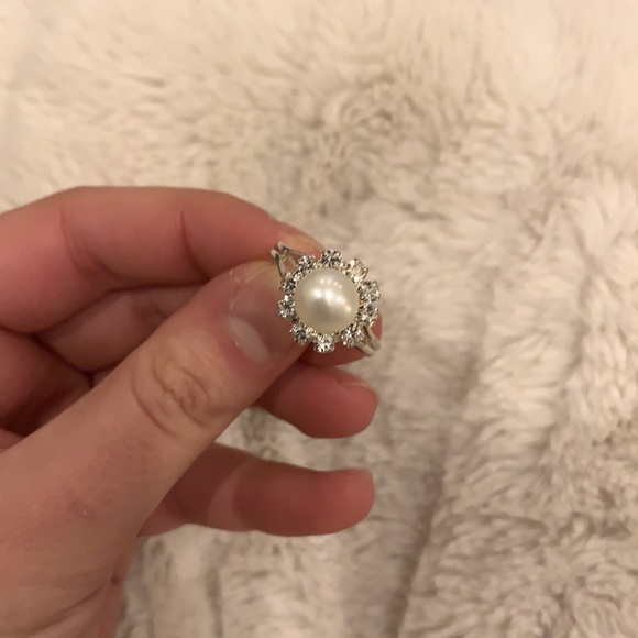 Pearl Ring with Crystals - Picture 3 of 5